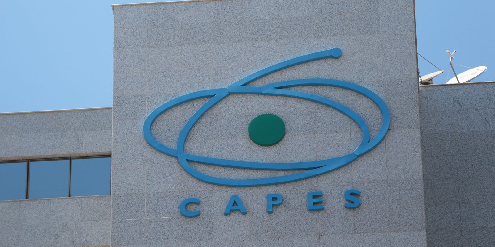 Capes deposita dinheiro de bolsistas 1 mec libera r 50 milhoes para pagamento de bolsas da capes
