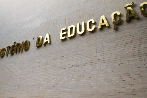 Pagamentos de bolsistas da Capes serão feitos até o dia 13, diz MEC pagamentos de bolsistas da capes serao feitos ate o dia 13 diz mec