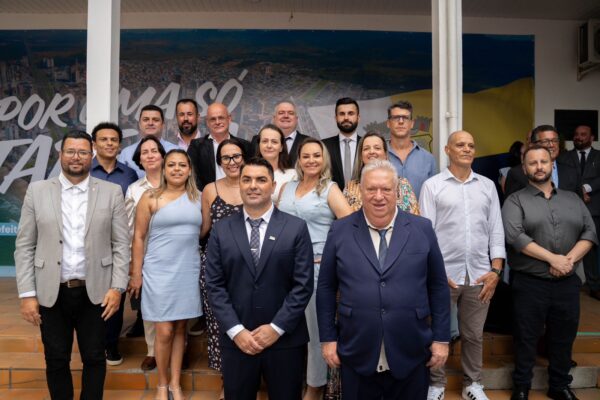 Nesta quarta-feira, 1º de janeiro, Alexandre Xepa toma posse como prefeito e promete gestão próxima e transparente em Itapema Prefeito Xepa e Colegiado - Itapema-SC