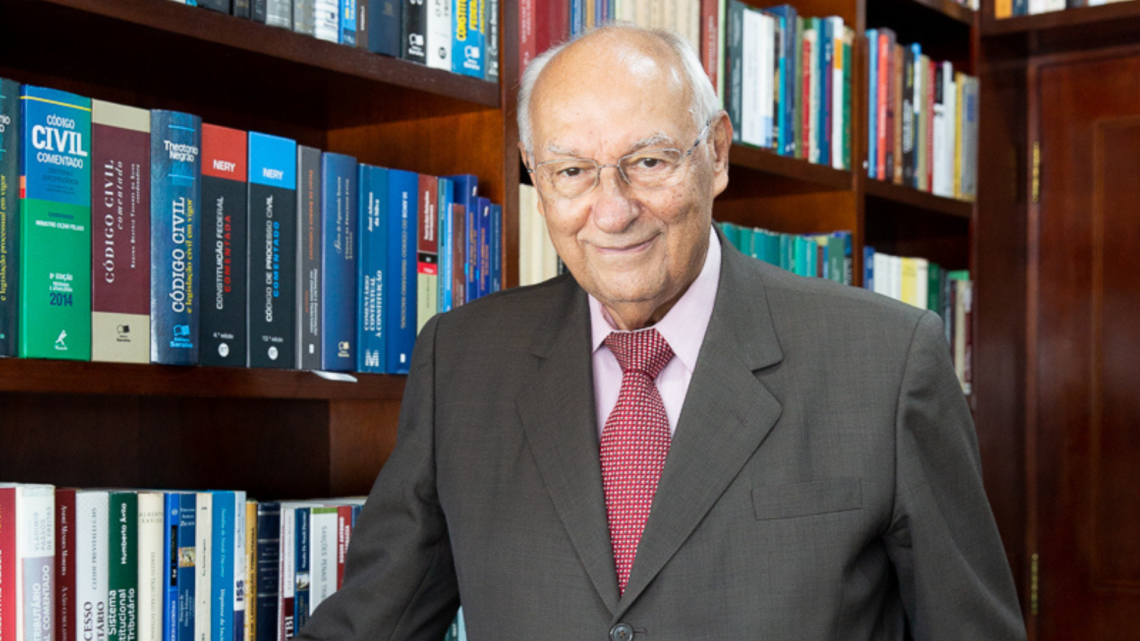 Impasse tarifário entre Brasil e Estados Unidos: um problema para o Ministério das Relações Exteriores 1 Professor Ives Gandra da Silva Martins
