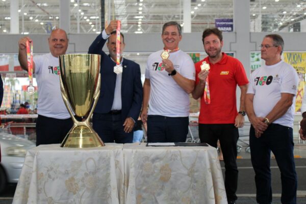 Em Criciúma, Fort Atacadista e Federação Catarinense de Futebol homenageiam os 100 anos de emancipação da cidade Foto 1