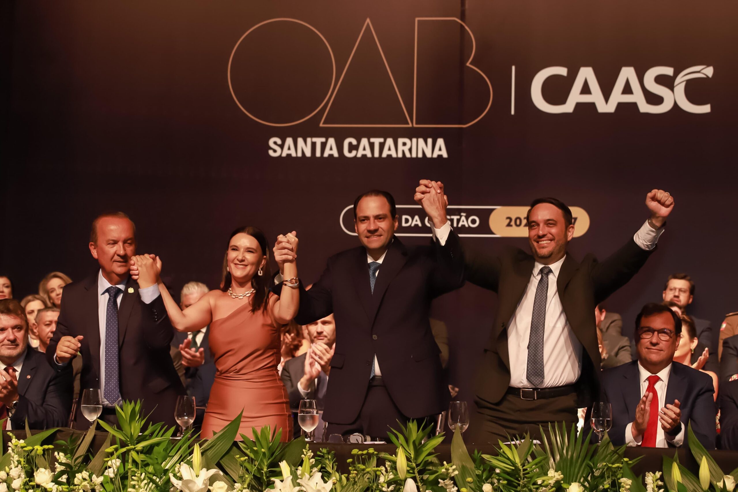 Com a promessa de estar onde a advocacia estiver, Juliano Mandelli toma posse na OAB/SC 1 Juliano Mandelli toma posse na OAB/SC