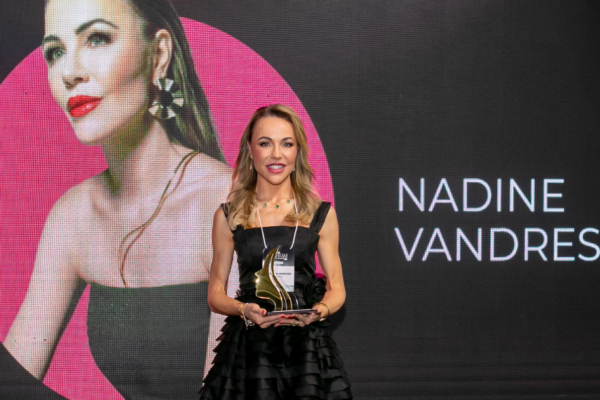 Nadine Vandresen é homenageada no evento Mulheres que Inspiram unnamed