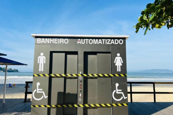 Banheiros “autolimpante” chegam de forma experimental em Itapema Banheiros públicos autolimpantes em Itapema