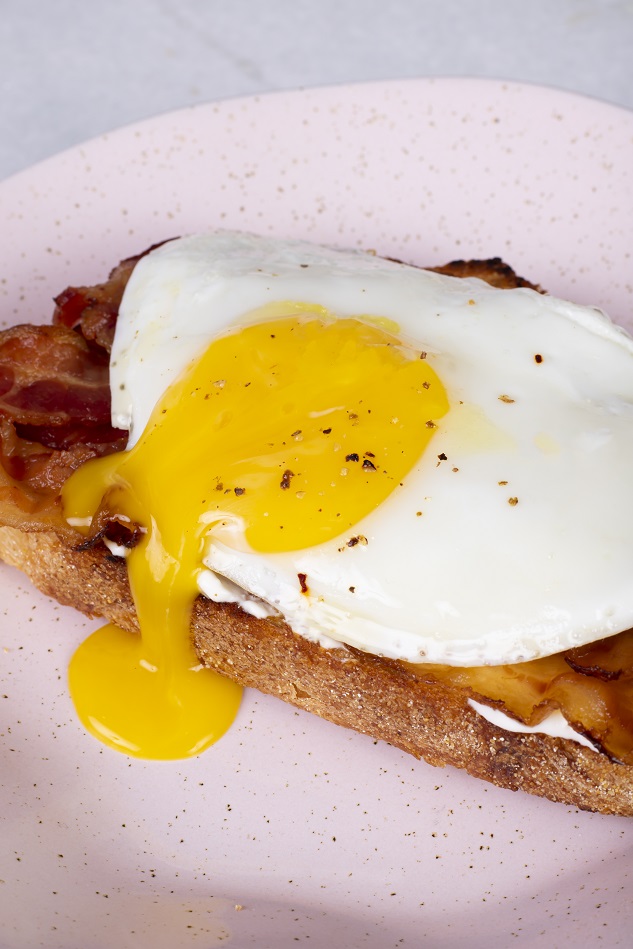 Confeitaria Júlia Cherem lança cardápio de inverno com novidades irresistíveis em Florianópolis 1 Toast de Bacon