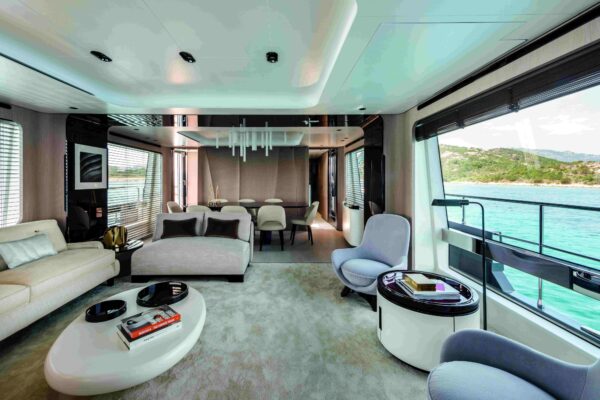 Barcos iguais aos do jogador CR7 e da top model Gisele Bündchen serão exibidos no Marina Itajaí Boat Show G27METRI Salon 6 1 compressed