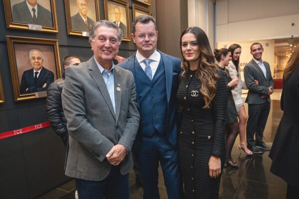 Claudio Gastão da Rosa Filho é condecorado com maior honraria do IASC  Prefeito de Florianopolis Topazio Neto prestigiou sessao solene na qual Gastao Filho foi condecorado foto TCE SC