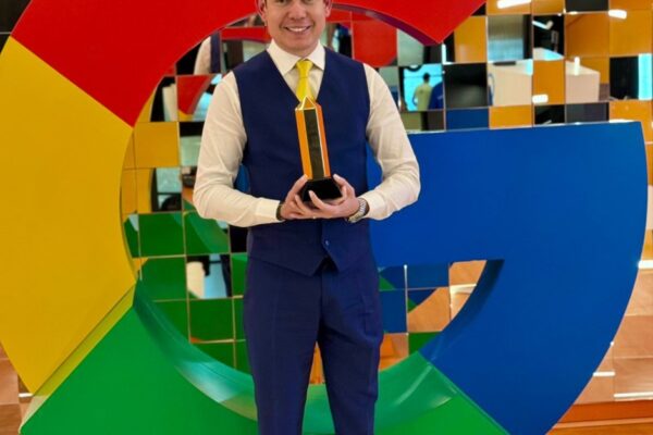 Bispo Bruno Leonardo é homenageado pelo YouTube com placa de 50 milhões de inscritos e visita sede do Google Brasil WhatsApp Image 2025 06 13 at 10.47.50