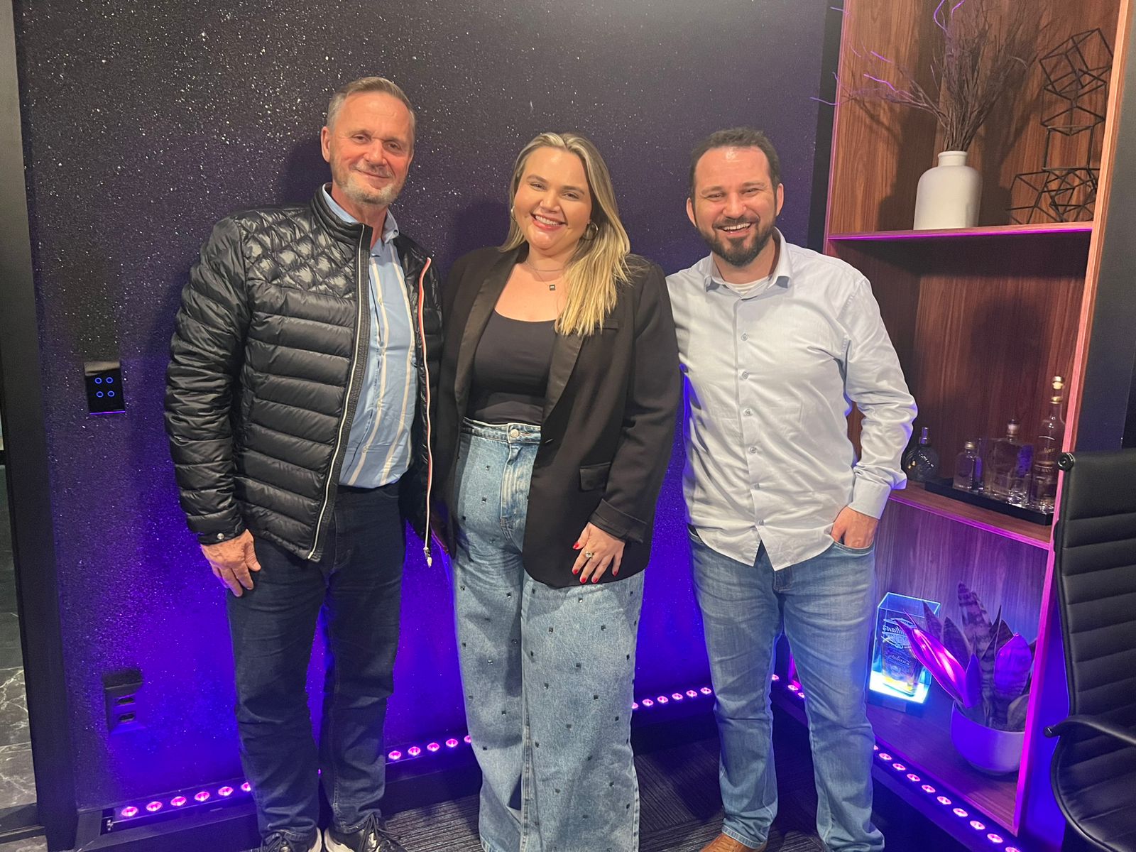 Carlos e Jordana Fischer falam sobre legado, inovação e sucessão no Podcast PFA 1 Carlos Roberto Fischer Jordana Tholl Fischer e Claudemir Marcolla no Podcast PFA Foto Divulgacao