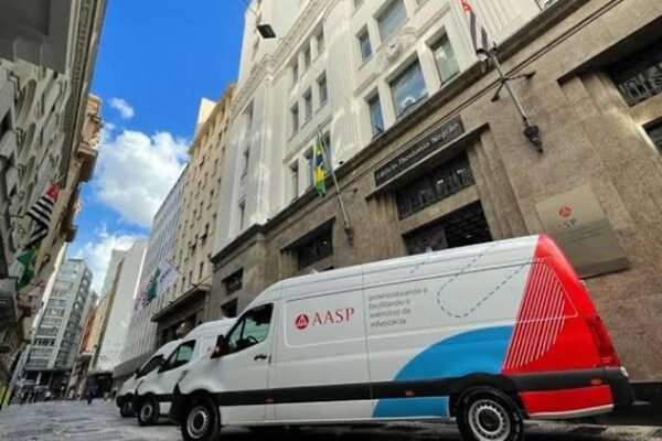 Unidade Móvel da AASP leva serviços gratuitos à Advocacia de Itajaí, em Santa Catarina  Unidade Móvel da AASP