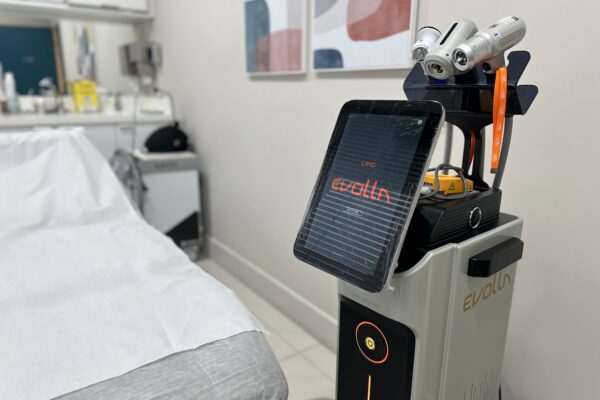 Dermatologista traz para Florianópolis tecnologia de radiofrequência queridinha entre as sul-coreanas Nova plataforma Evolla promete efeito lifting imediato e estimulo intenso de colageno com seguranca e sem tempo de recuperacao 2