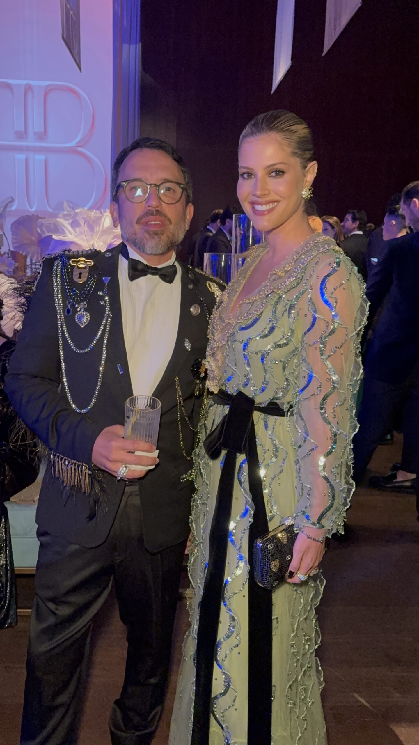 Catarinenses marcam presença em evento beneficente de luxo em São Paulo 1 Alex Ferrer e a influencer Lala Rudge scaled