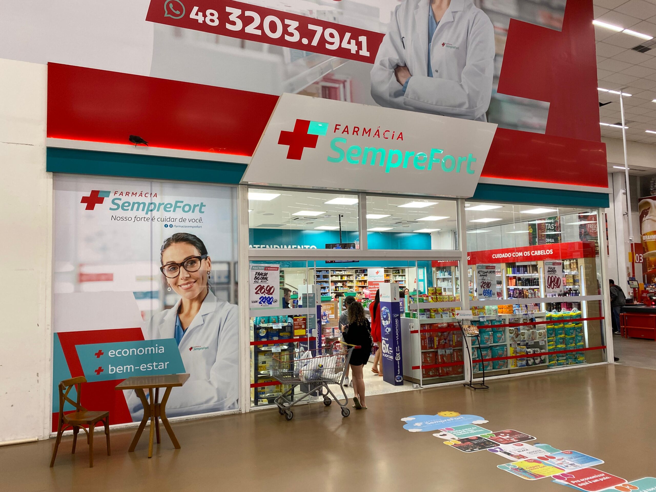 Mês da saúde bucal com descontos especiais em rede de farmácias incentiva higiene oral preventiva 1 Farmacia SempreFort Areias Sao Jose Foto Davi Paes e Lima scaled