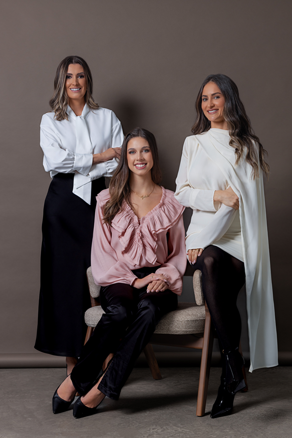 Reforma Tributária: evento em Brusque trará oportunidades, riscos e como aproveitar o novo cenário do Brasil 1 Marinize Paszko Gabriela Schwamberger e Cintia Sarturi socias do Sarturi Advogados. Foto Luara Villar Growth Global