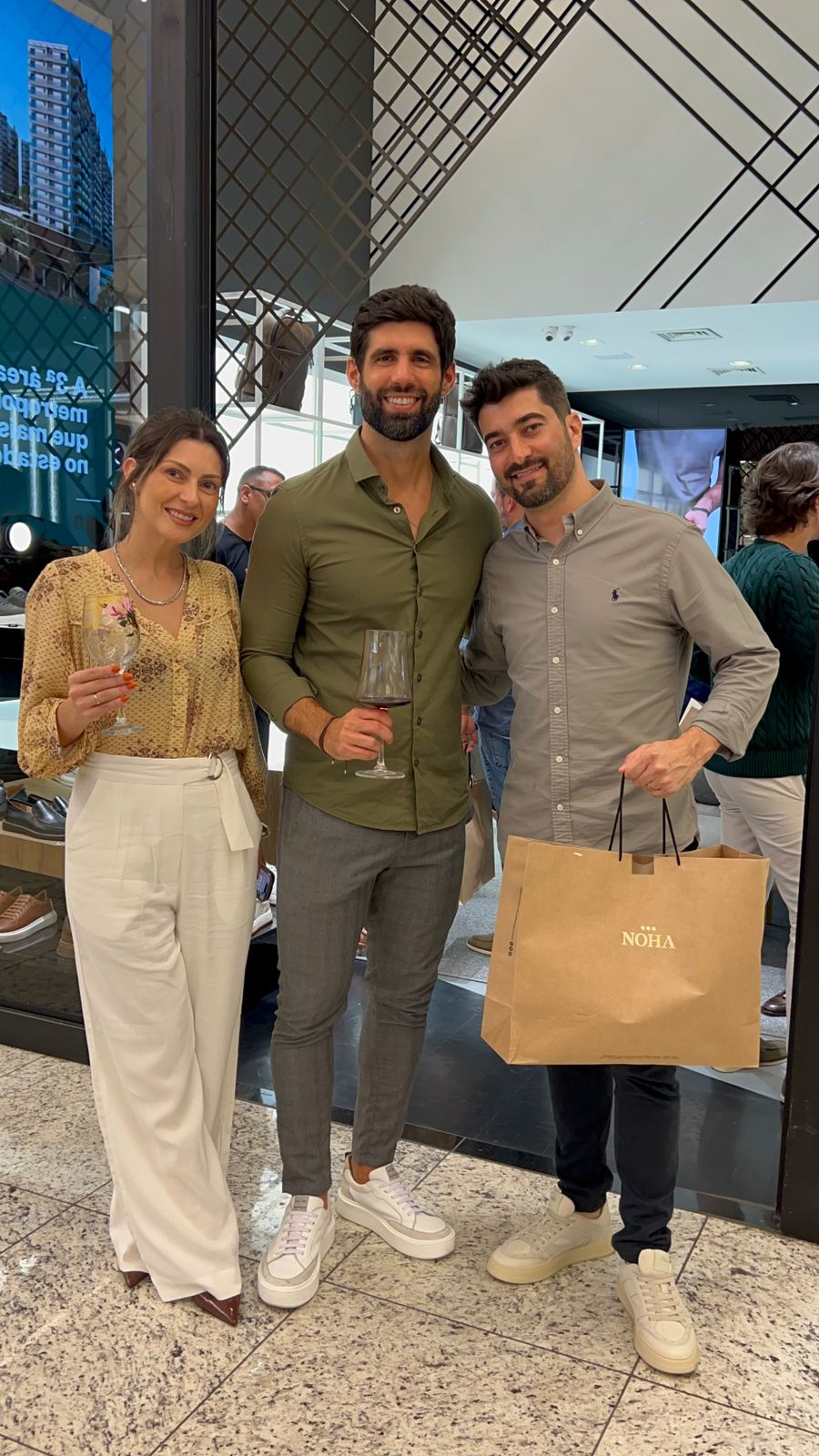 Noha Shoes promove evento beneficente no Balneário Shopping 1 Xenia Karrer Simon Carrazzone e Diego Silva