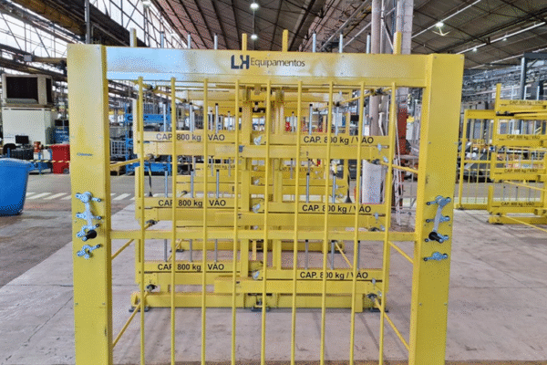 Prateleira Vão Móvel: Otimizando o Armazenamento de Materiais Longos na Indústria unnamed 2025 08 15T155057.846