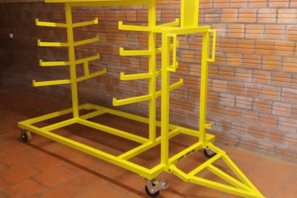 Carrinho de Transporte Interno Personalizado: Eficiência e Ergonomia na Fábrica unnamed 2025 08 15T160038.589